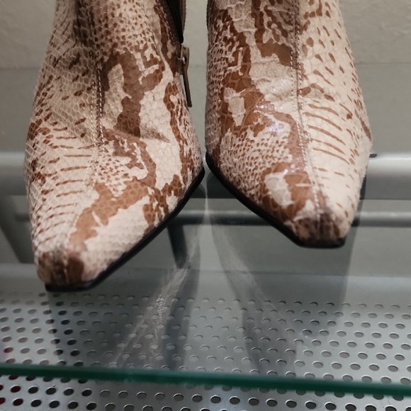 Vintage Edward Paul Snake Print Pointed Toe Heeled Boots - Picture 3 of 7